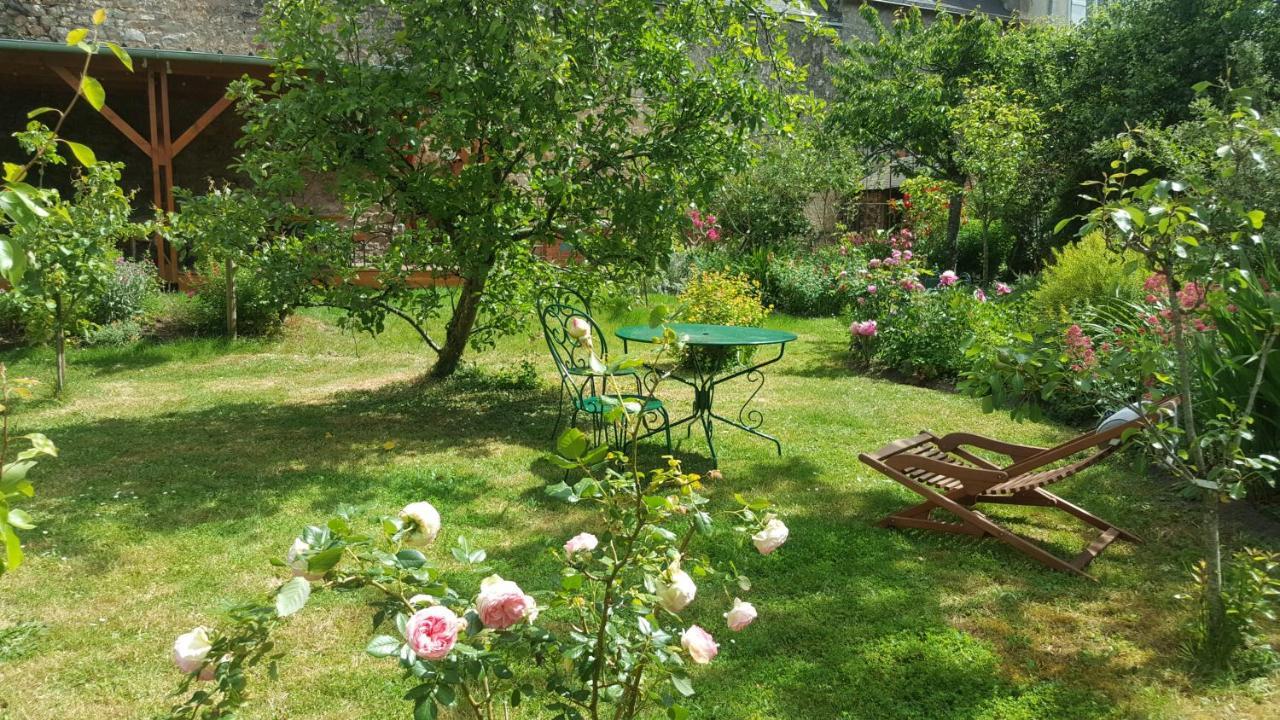 Les Hirondelles Hotel Sainte-Suzanne  Eksteriør billede
